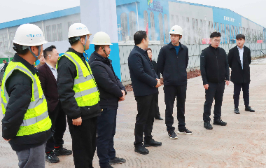 南溪經(jīng)開區(qū)黨工委副書記、管委會主任李勇一行蒞臨遠(yuǎn)東股份宜賓智能產(chǎn)業(yè)園調(diào)研指導(dǎo)